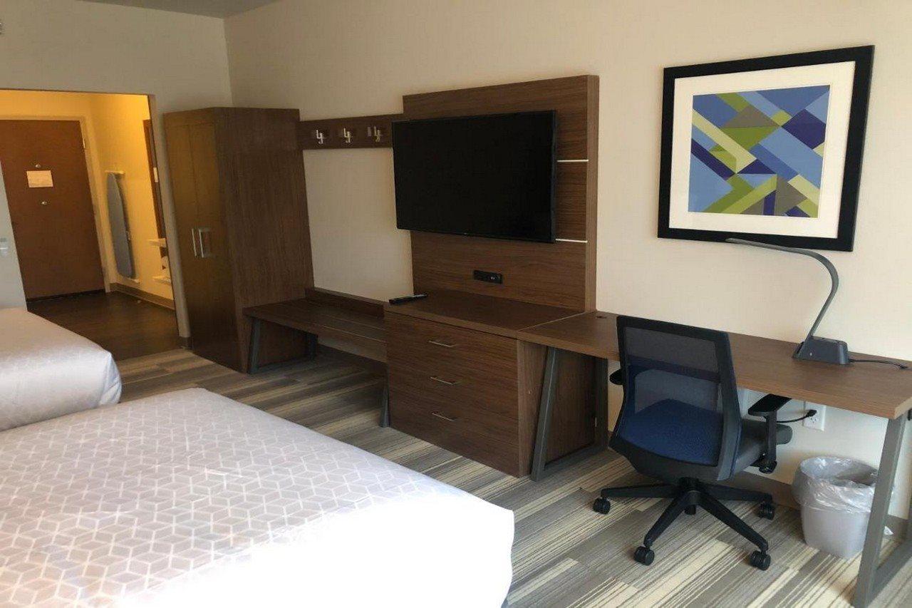 Holiday Inn Express & Suites Madison By Ihg Esterno foto