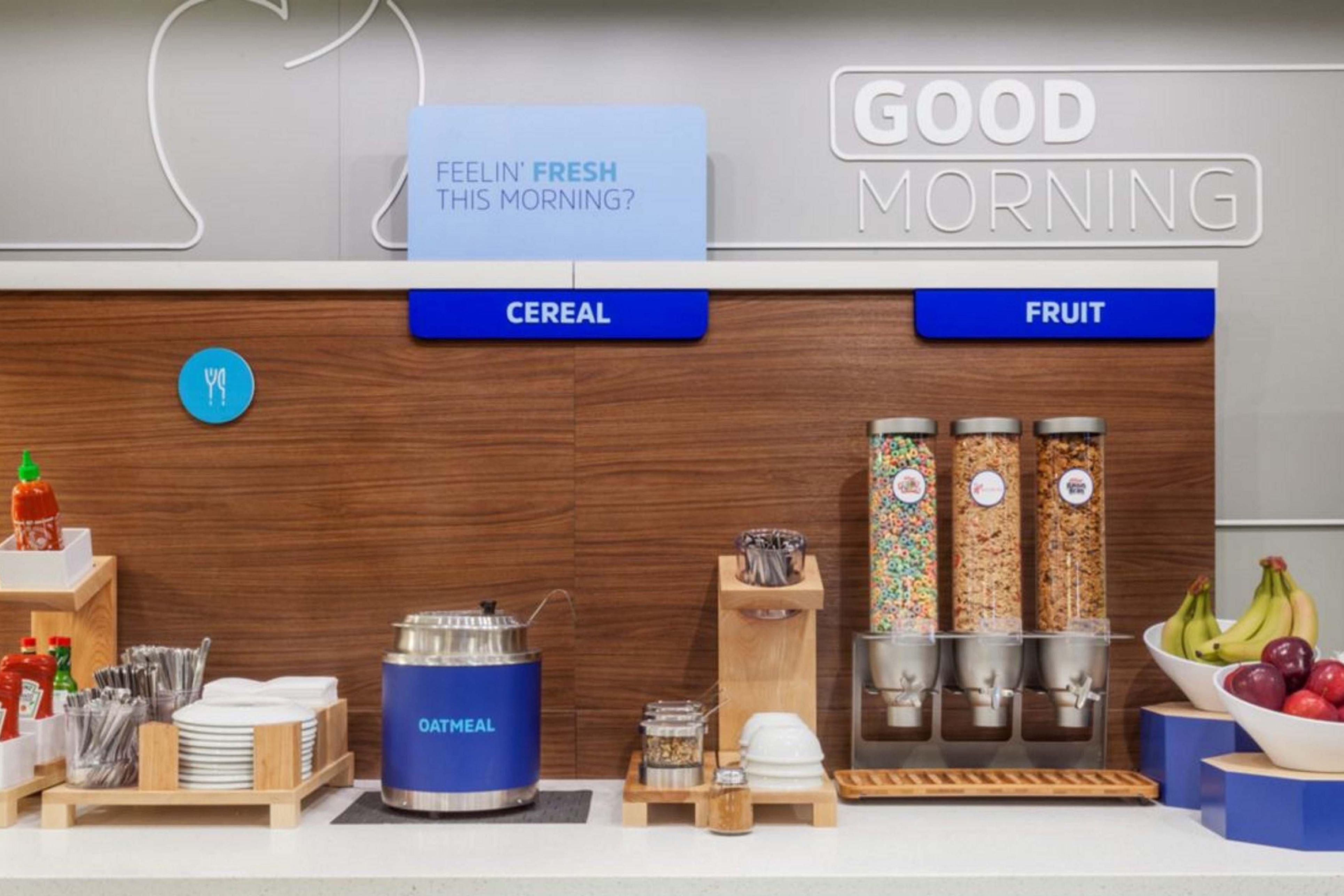 Holiday Inn Express & Suites Madison By Ihg Esterno foto