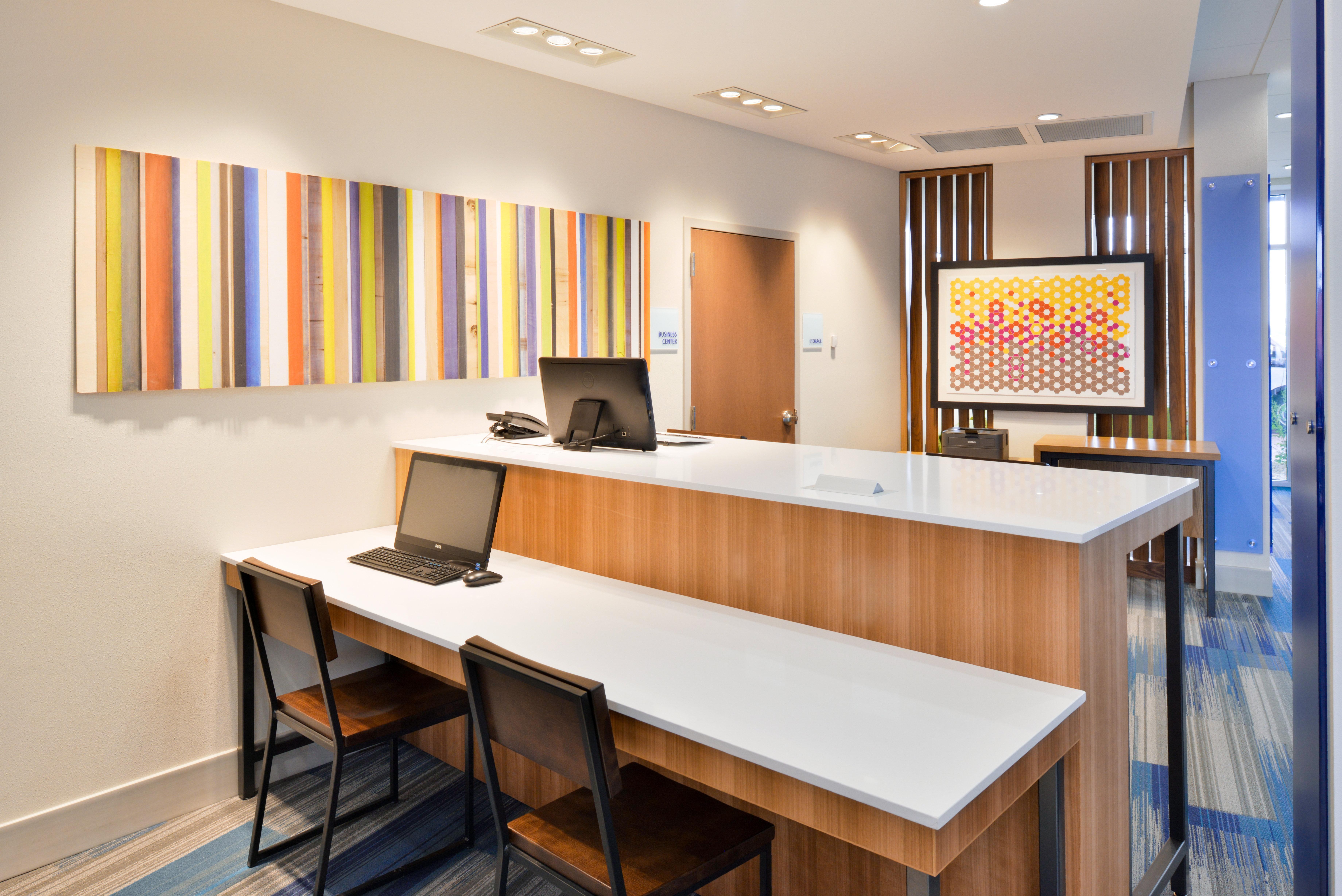 Holiday Inn Express & Suites Madison By Ihg Esterno foto