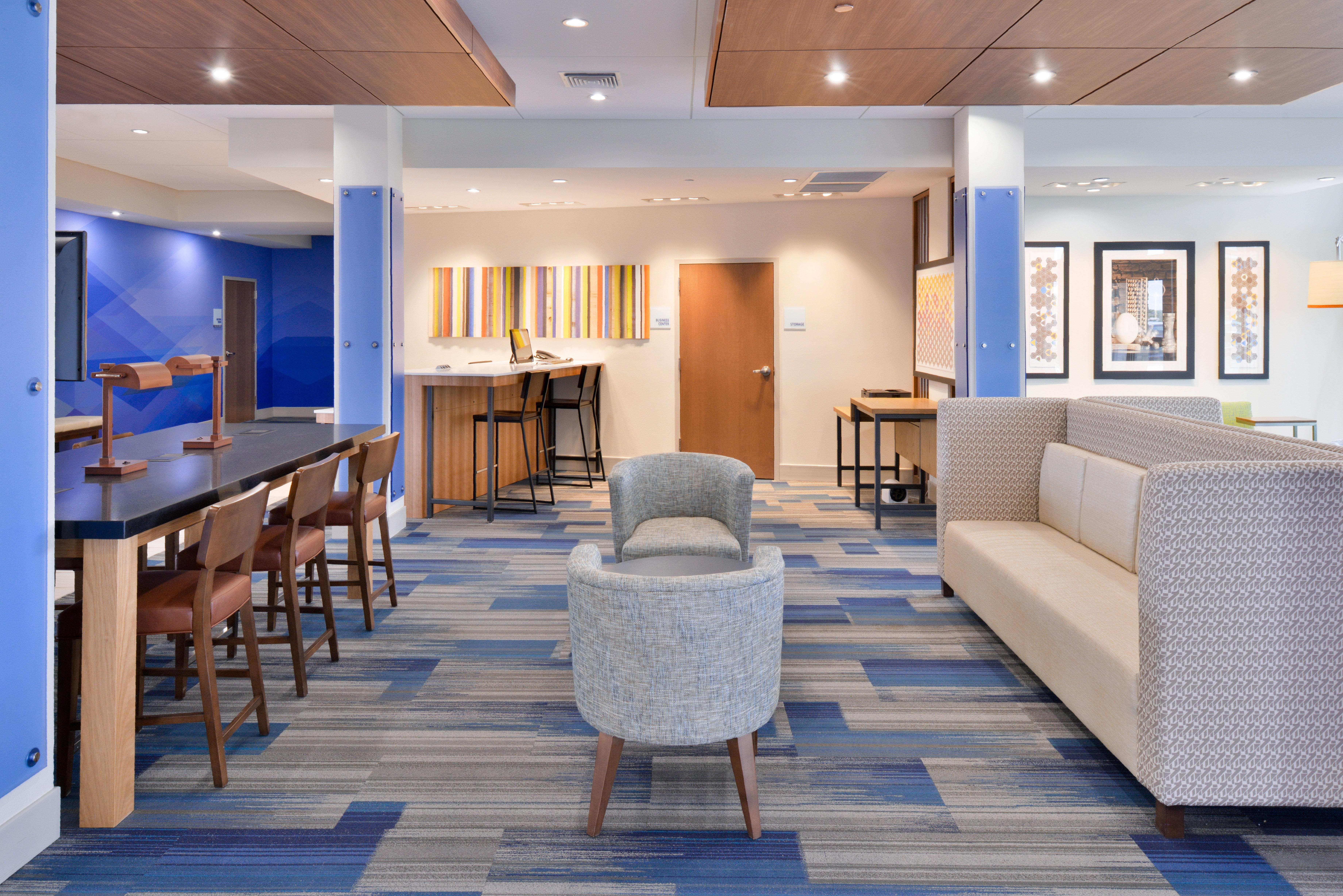Holiday Inn Express & Suites Madison By Ihg Esterno foto