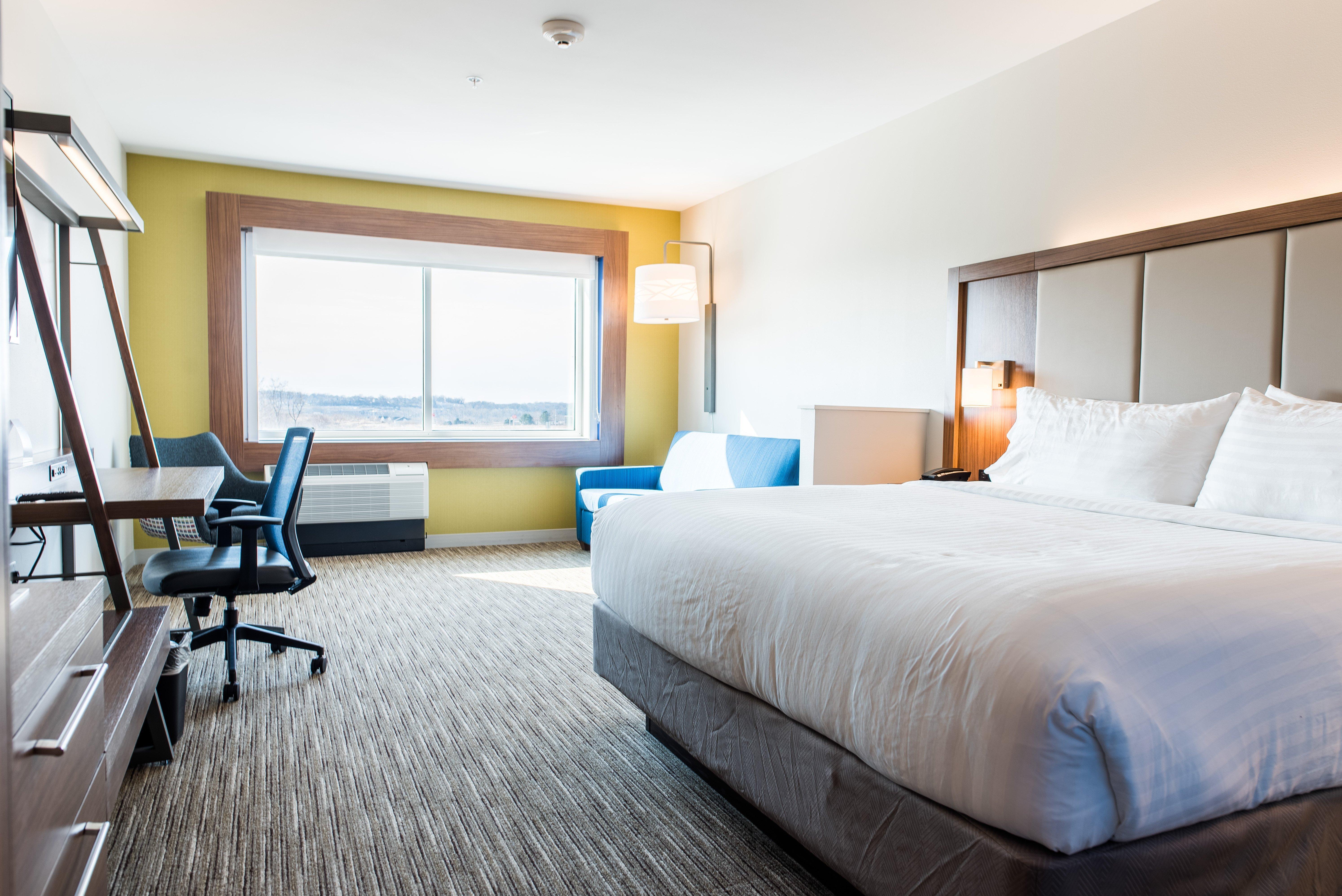 Holiday Inn Express & Suites Madison By Ihg Esterno foto