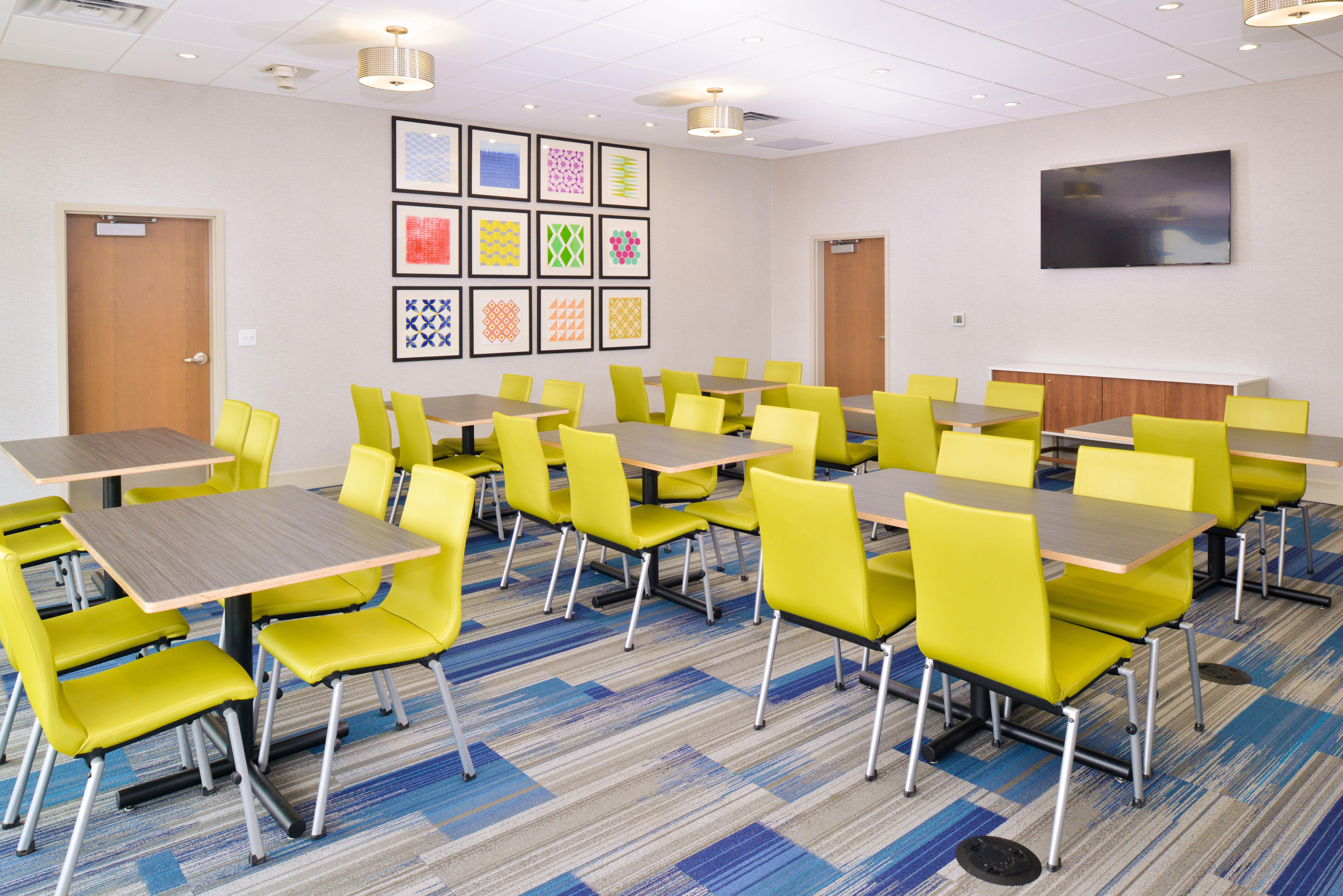 Holiday Inn Express & Suites Madison By Ihg Esterno foto