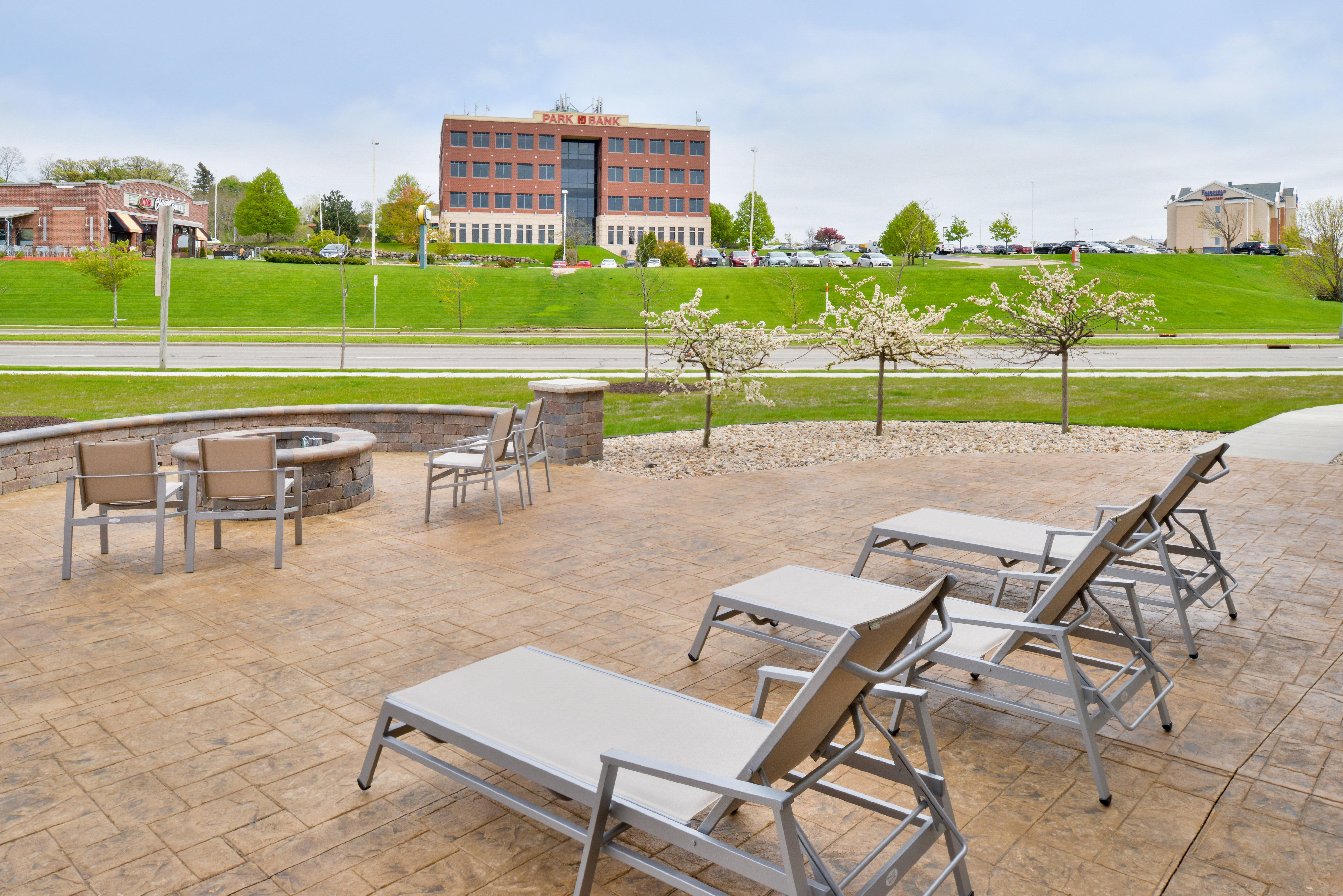 Holiday Inn Express & Suites Madison By Ihg Esterno foto