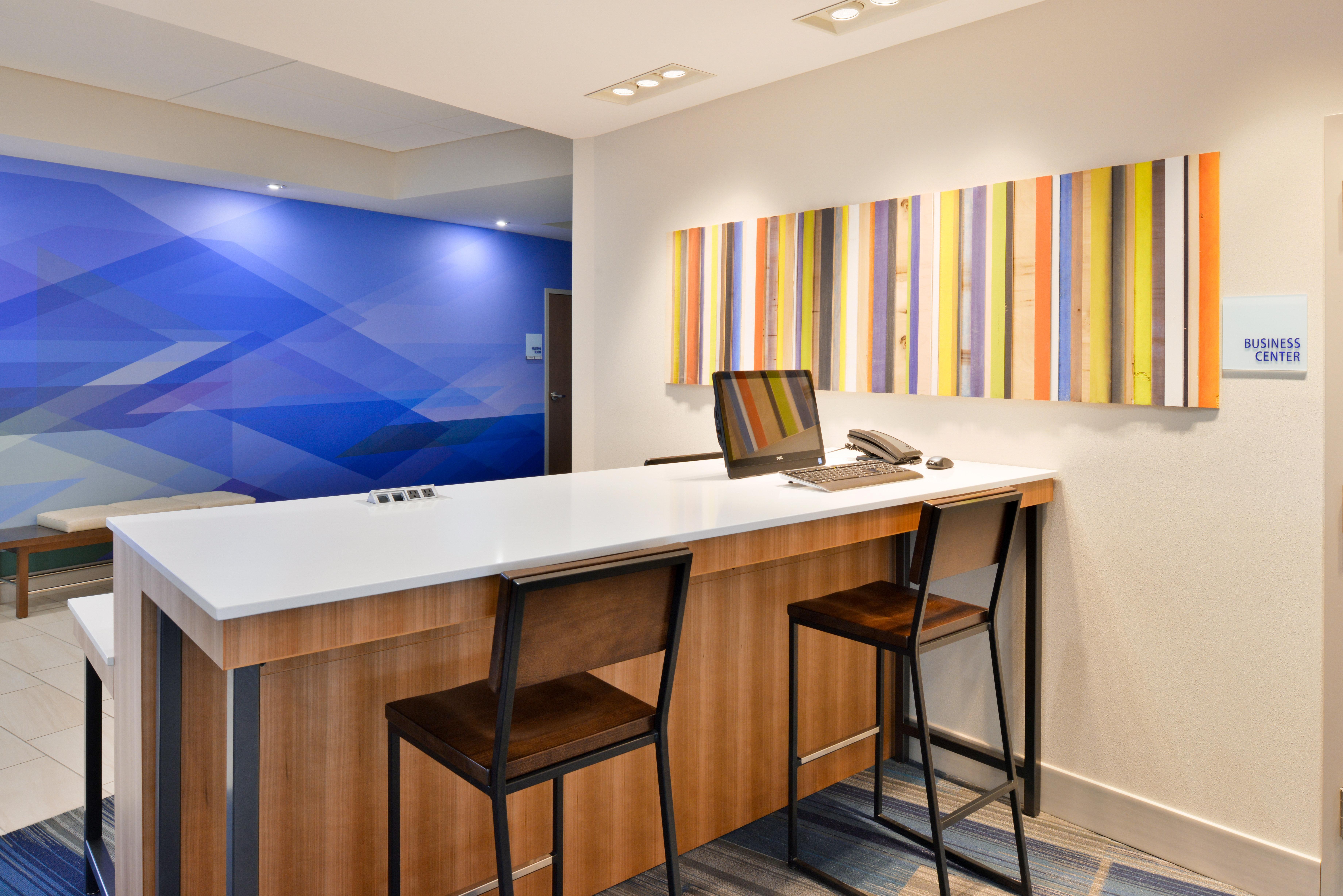 Holiday Inn Express & Suites Madison By Ihg Esterno foto