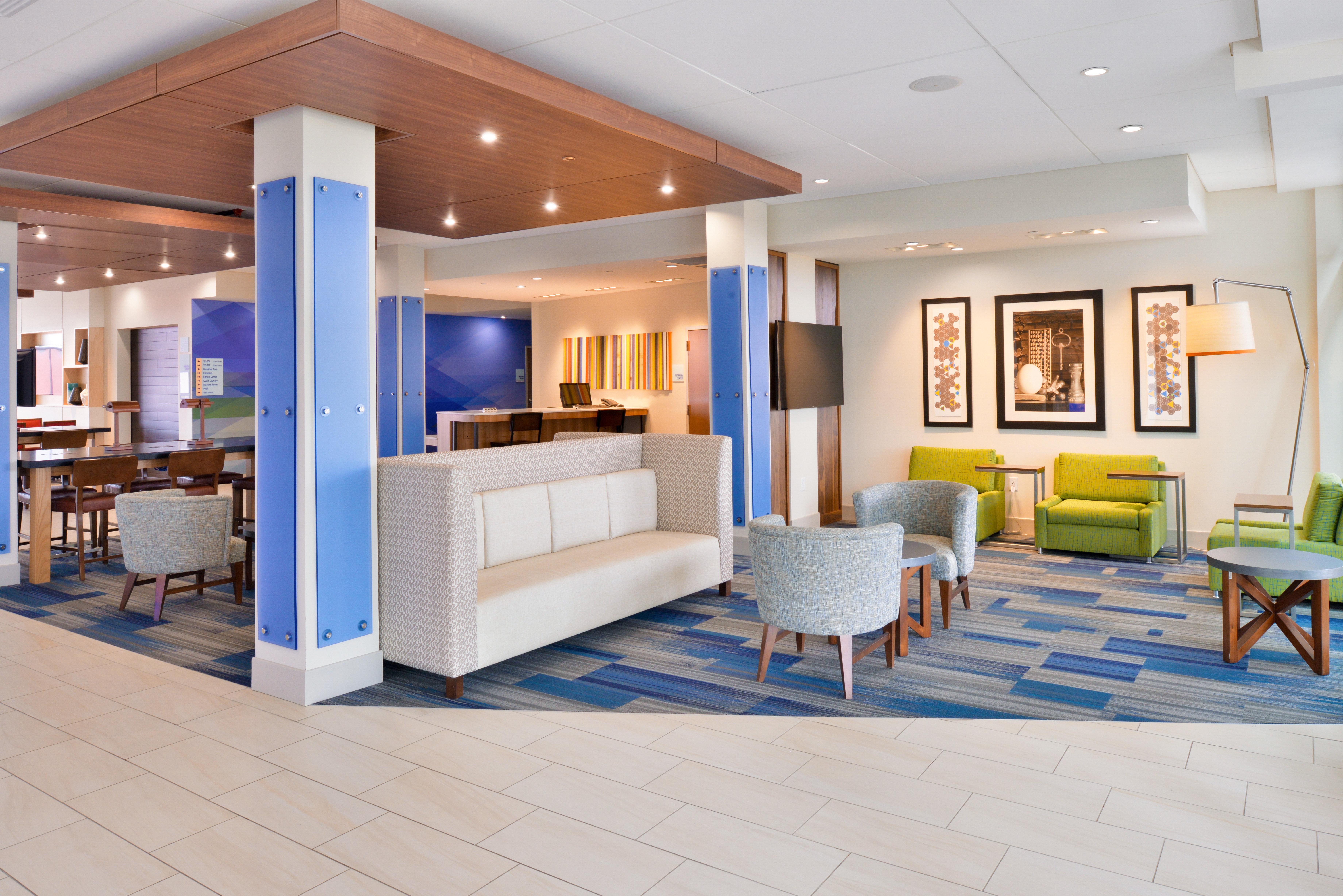 Holiday Inn Express & Suites Madison By Ihg Esterno foto