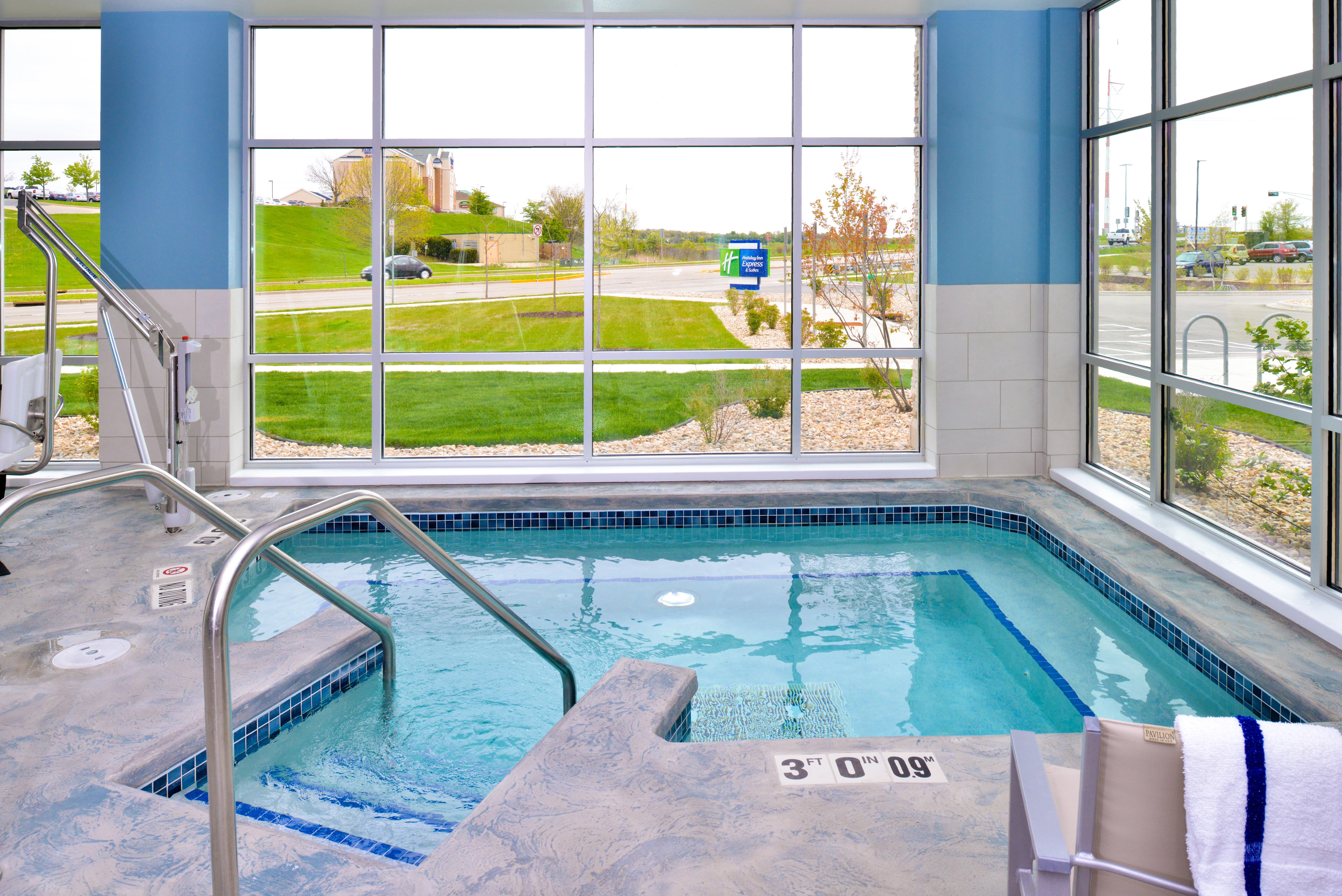 Holiday Inn Express & Suites Madison By Ihg Esterno foto