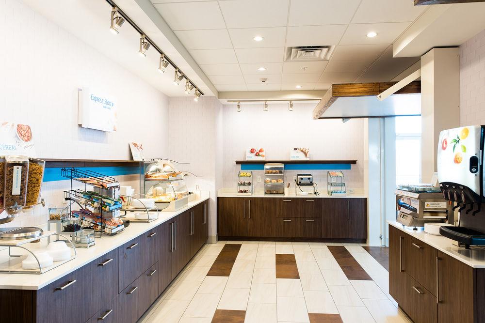 Holiday Inn Express & Suites Madison By Ihg Esterno foto